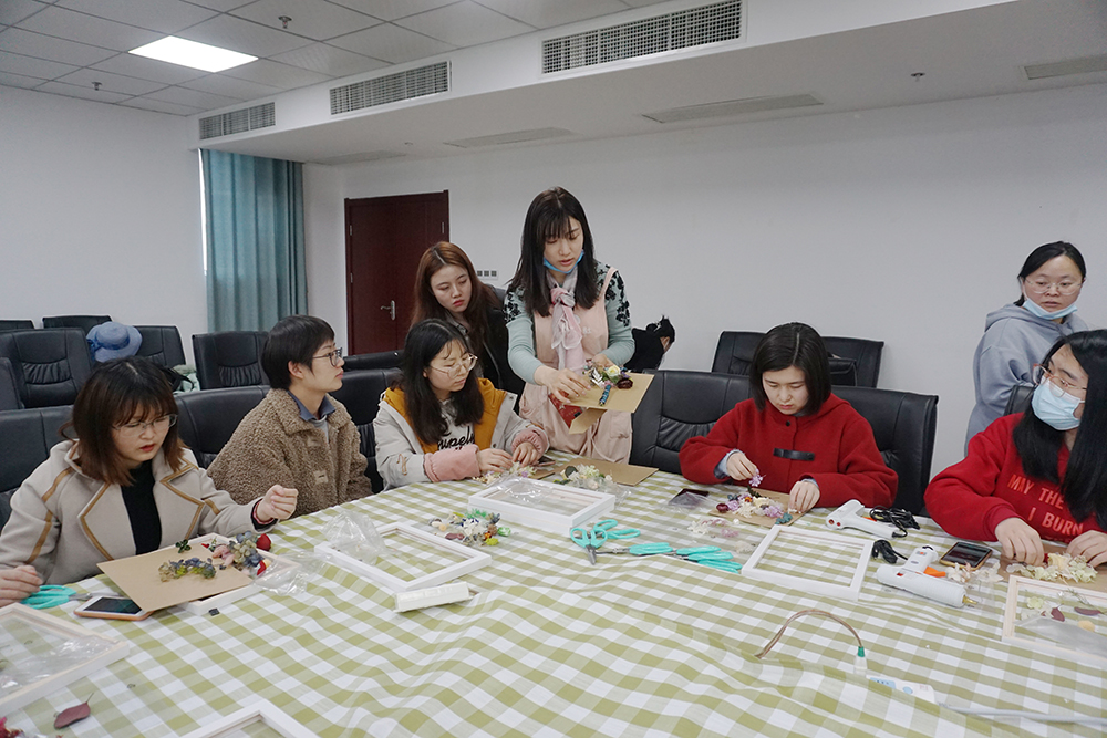 cq9电子平台网站举办2021年“三八”妇女节活动